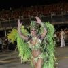 Viviane Araújo, da novela 'Império', abre o Carnaval de São Paulo e brilha como rainha de bateria da escola de samba Mancha Verde