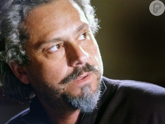 José Alfredo (Alexandre Nero) fica paranoico depois do atentado e passa a desconfiar de tudo e de todos, em 'Império'