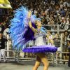 Ana Hickmann desfilou com uma fantasia de bailarina pela escola de samba Vai-Vai, em São Paulo