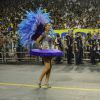 Ana Hickmann desfila com graciosidade na escola de samba Vai-Vai, em São Paulo