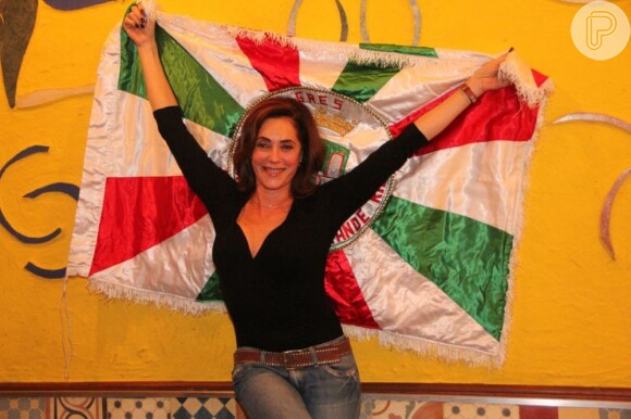 Christiane Torloni levanta a bandeira da Grande Rio