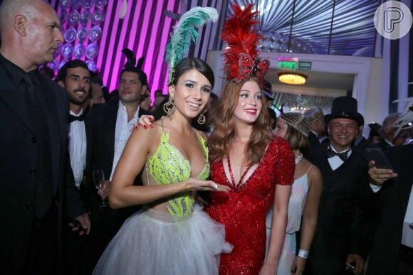Durante o Baile do Copa, Marina Ruy Barbosa e Paula Fernandes conversaram e deram muitas risadas