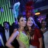 Marina Ruy Barbosa e Paula Fernandes escolhem looks decotados para festejar no Baile do Copa 2015