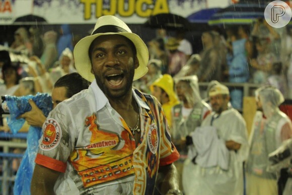 Lázaro Ramos cruzou a Sapucaí durante desfile da Viradouro