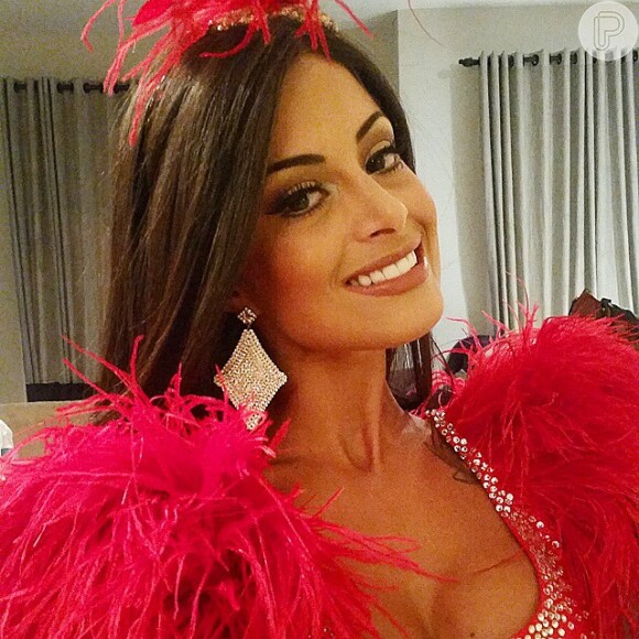 Ex-rainha de bateria da Caprichosos de Pilares, Aline Riscado ficou de fora dos desfiles no Carnaval 2015