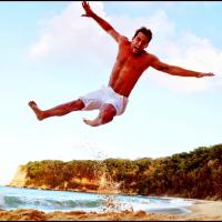 Henri Castelli dá show de salto em praia de Natal, no Rio Grande do Norte