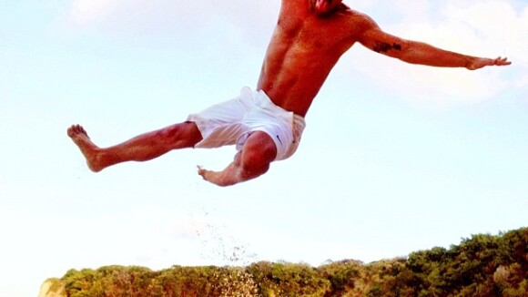 Henri Castelli dá show de salto em praia de Natal, no Rio Grande do Norte