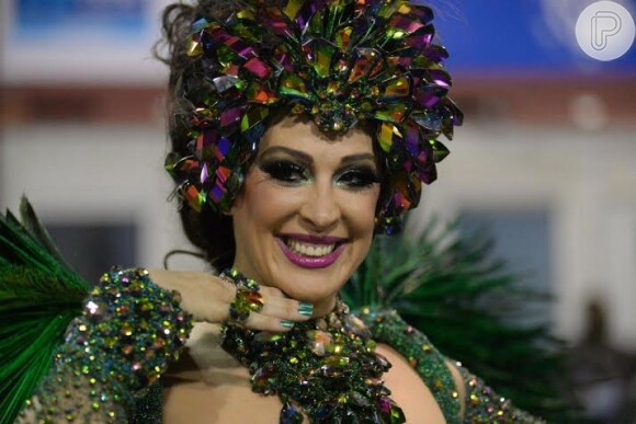 Claudia Raia abre o desfile da Beija-Flor. Ela completa 30 anos na folia em 2015