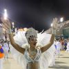 Sheron Menezzes exibe corpo escultural em desfile pela Portela, no Rio