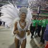 Sheron Menezzes exibe corpo escultural em desfile pela Portela, no Rio