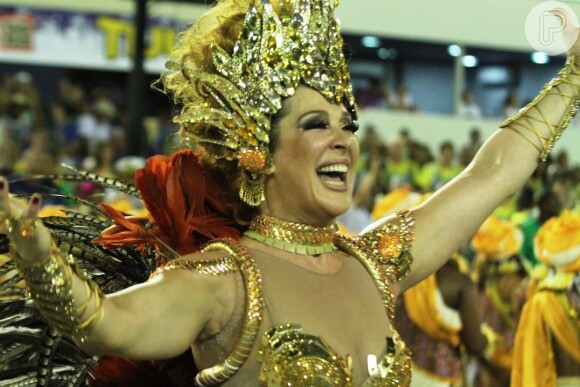 Claudia Raia mostra animação no desfile da Beija-Flor: ‘Feliz e emocionada’