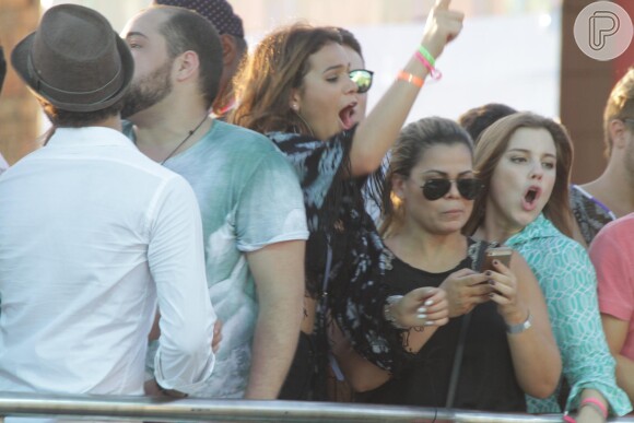 Bruna Marquezine aproveitou a folia baiana nesta segunda-feira, 16 de fevereiro de 2015