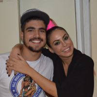 Caio Castro posa no camarim de Alinne Rosa antes de show da cantora em Salvador