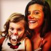 Como boa mãe babona, a atriz publicou uma foto das filhas Giulia e Olívia pintadinhas de coelhinhos para desejar Feliz Páscoa aos seus  seguidores: 'Minhas coelhinhas! Minha Páscoa de todos os dias! Fiquem com Deus!'