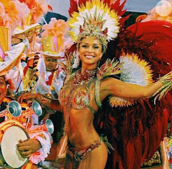 Grazi Massafera relembra Carnaval na Grande Rio