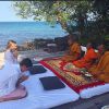 Luma Costa e Leonardo Martins recebem as bençãos dos monges