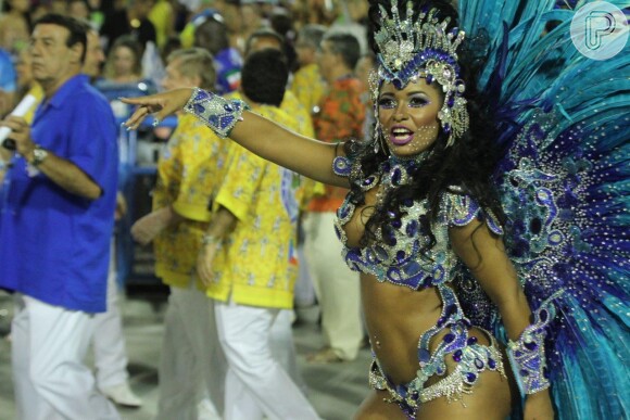 Raíssa Oliveira, rainha de bateria da Beija-Flor, comemora campeonato de sua escola de samba: 'Eu esto muito feliz. Ajudei a minha escola nesse enredo. Obrigada comunidade. Nós arrasamos'