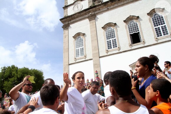 Ivete Sangalo reza na Igreja de Nosso Senhor do Bonfim após agitar Carnaval de Salvador, na Bahia