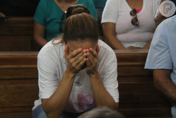 Ao entrar na  igreja, Ivete Sangalo pediu três minutos de silêncio para fazer seus agradecimentos