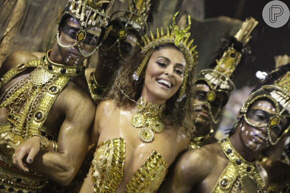 Juliana Paes voltou a desfilar na Passarela do Samba como destaque do carro abre alas da Viradouro no primeiro dia de desfile das escolas do Grupo Especial do Rio de Janeiro