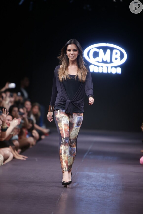 Mariana Rios desfila na CMB Fashion, em 17 de abril de 2013