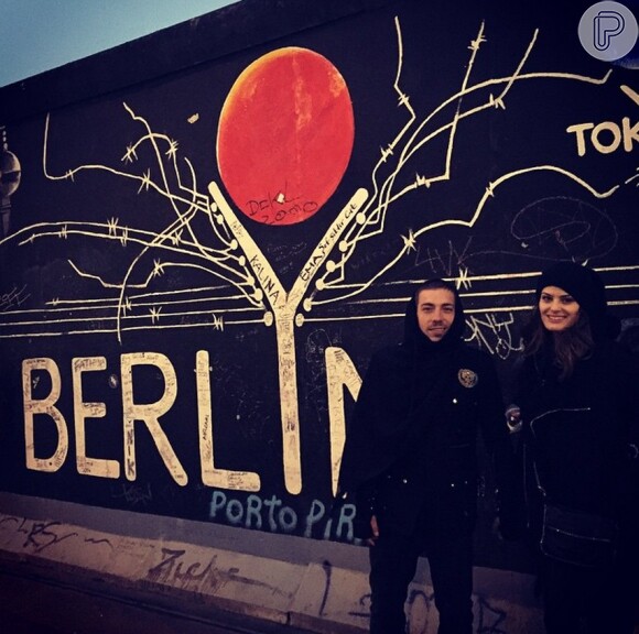 Isabelli Fontana e Di Ferrero posam na Alemanha, em 19 de fevereiro de 2015: 'Em Berlim com meu amor é muito divertido'