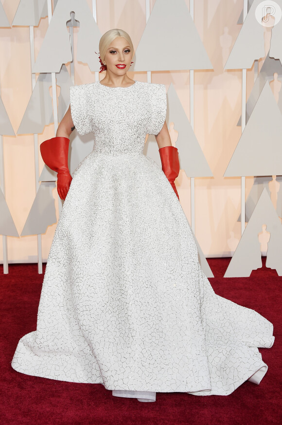 Lady Gaga usa vestido Azzedine Alaïa  no Oscar 2015
