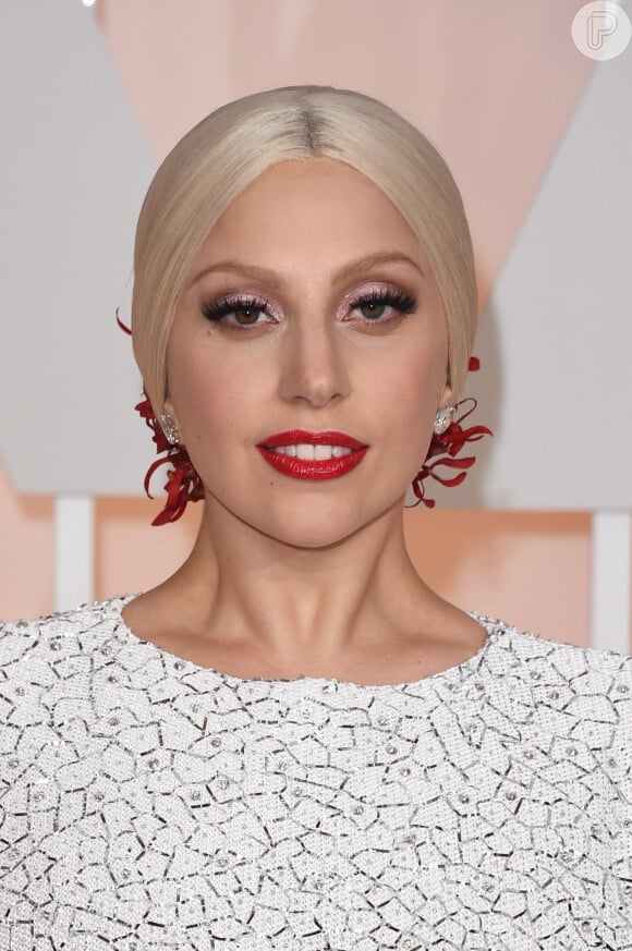 Lady Gaga apostou em batom vermelho para o evento