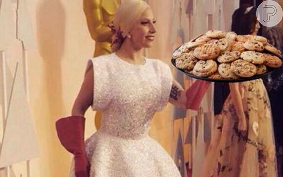 Luvas usadas por Lady Gaga foi motivo de piadas nas redes sociais