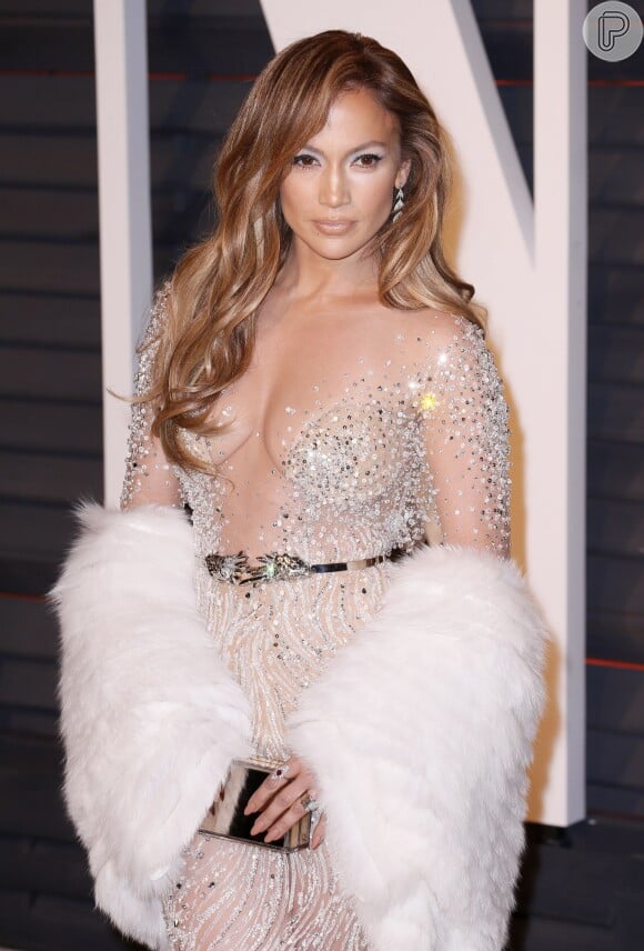 Jennifer Lopez brilhou em um modelo com muitas transpaências na festa da Vanity Fair