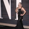 Lady Gaga surpreendeu e foi com um pretinho básico à festa da Vanity Fair