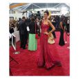 Caroline Ribeiro posa com vestido Lethicia Bronstein no tapete vermelho do Oscar