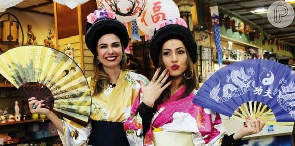 Sabrina Sato já se vestiu de japonesa ao gravar uma matéria com Luciana Gimenez no bairro da Liberdade, em São Paulo