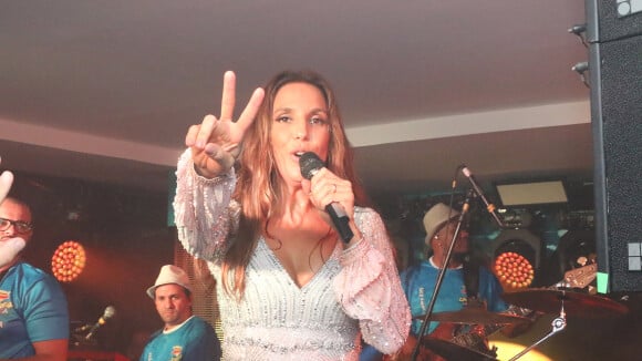 Ivete Sangalo faz show em camarote da Sapucaí antes das férias: 'Foi tudo lindo'