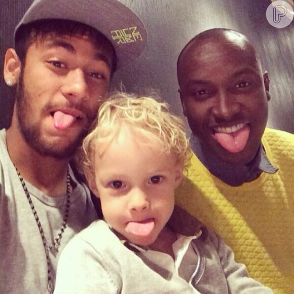 Neymar e Thiaguinho são muito amigos. Na foto, os dois com o filho do jogador, Davi Lucca