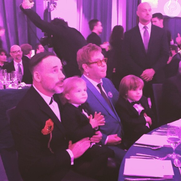 Filhos de Elton John vão à festa do Oscar com o cantor e o marido, em 22 de fevereiro de 2015