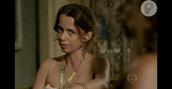 Lorraine (Dani Barros) tem ajudado Silviano (Othon Bastos) desde que ele foi expulso da mansão dos Medeiros