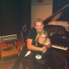 Avril Lavigne e o noivo Chad Kroeger juntos em estúdio