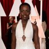 O vestido roubado que Lupita Nyong'o usou no Oscar tem 6 mil pérolas brancas