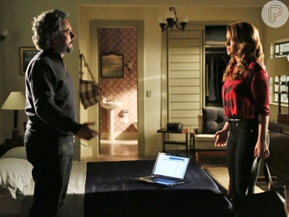 Antes disso, José Alfredo (Alexandre Nero) chega a duvidar de Cristina (Leandra Leal)