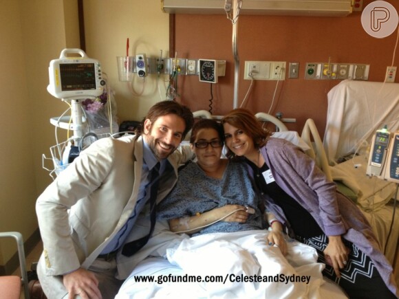 Bradley Cooper posa com Celeste Corcoran, uma das vítimas que visitou em um dos hospitais da cidade