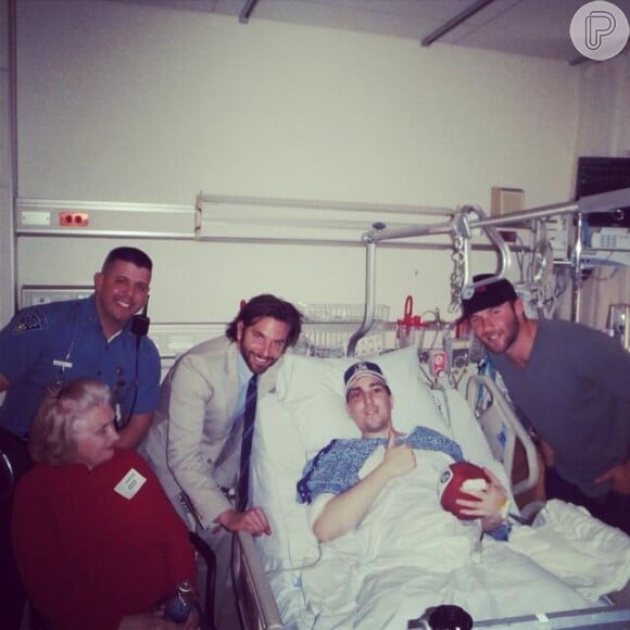 Bradley Cooper ainda visitou o estudante Jeffrey Bauman em outro hospital da cidade
