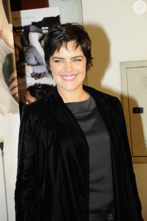 Ana Paula Arósio é descartada para a novela 'Joia Rara', da TV Globo. Segundo o colunista Flávio Ricco, a atriz não pensa em voltar à televisão