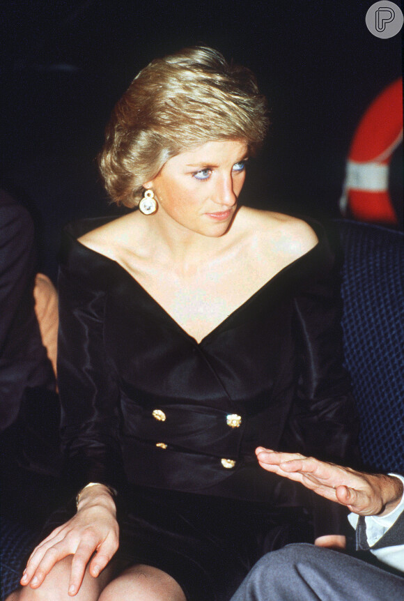 O caso entre a princesa Diana e Eric Clapton teria começado após seu divórcio com o príncipe Charles, em 1993