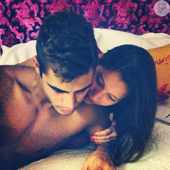 Micael Borges engata romance com carioca Heloisy Oliveira, depois de Sophia Abrahão assumir namoro com Fiuk, nesta quarta-feira, 24 de abril de 2013