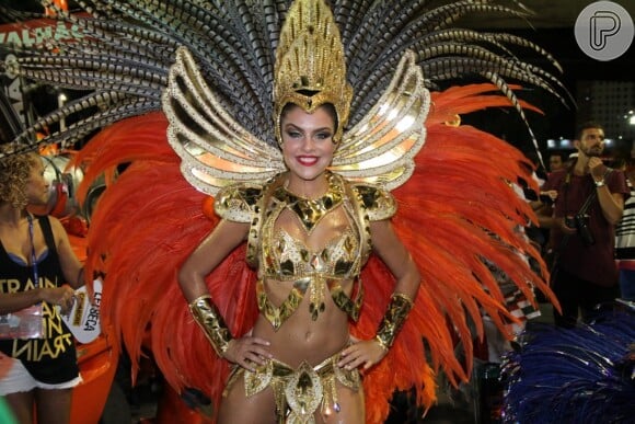 Paloma Bernardi se destacou no desfile da Grande Rio este ano. O sucesso foi tanto que ela foi convidada para ocupar o posto de rainha de bateria no Carnaval de 2016