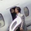 Xuxa deu um beijo no namorado, Junno Andrade, ao chegar a São Paulo