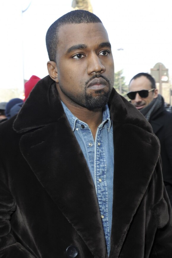 Kanye West comprou um relógio com o seu rosto desenhado que custou R$ 360.450 mil