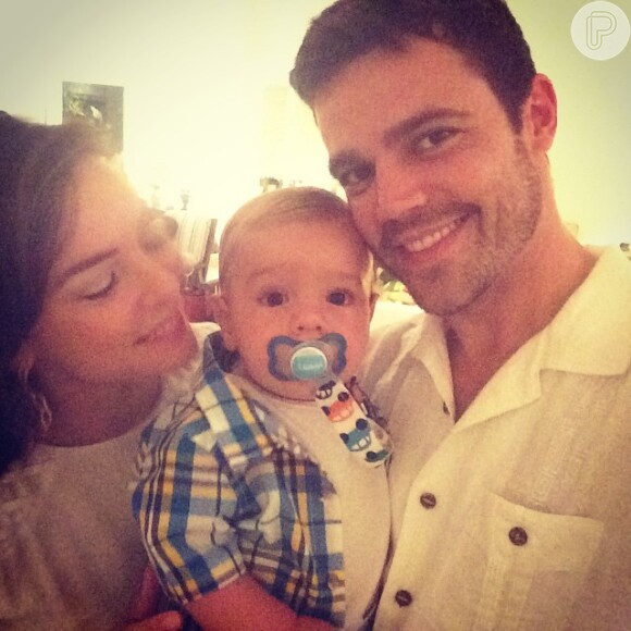 Regiane Alves e o marido, João Gomes, pais de João Gabriel, de 10 meses, foram pegos de surpresa com a nova gravidez da atriz: 'Não temos nem o nome ainda'