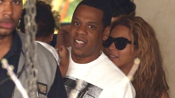 Beyoncé e Jay-Z almoçam na companhia da filha, Blue Ivy, em Paris